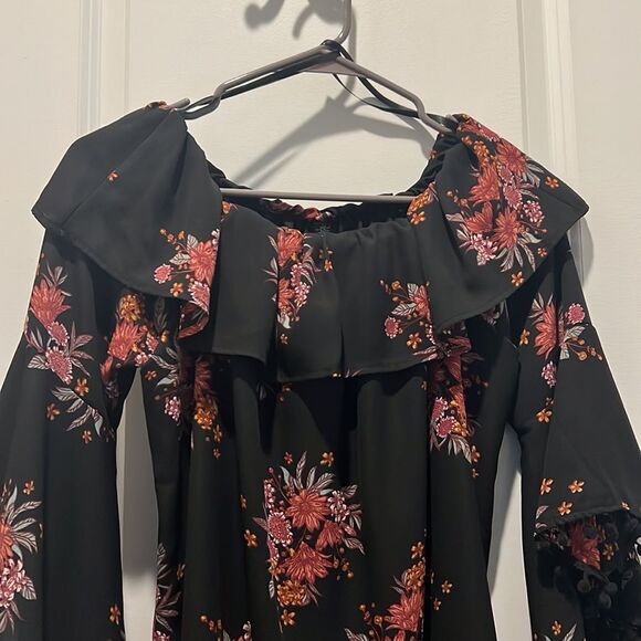 Design Lab Black and Red Floral Mini Dress with wide Sleeves size medium - Picture 2 of 6